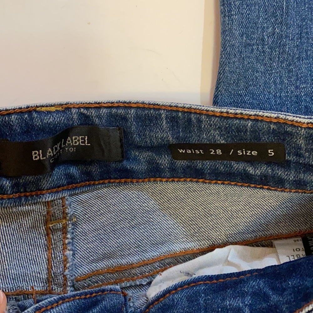Black Label Jeans with Fray Hemline, 5 - Picture 6 of 8